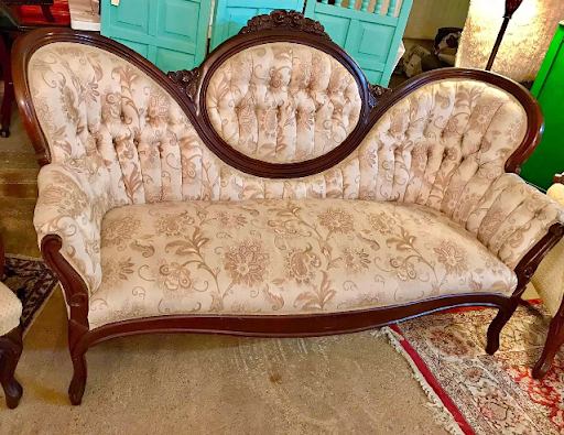 JRay's Unique Antiques - Visual