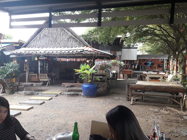 Ban Rim Nam Restaurant