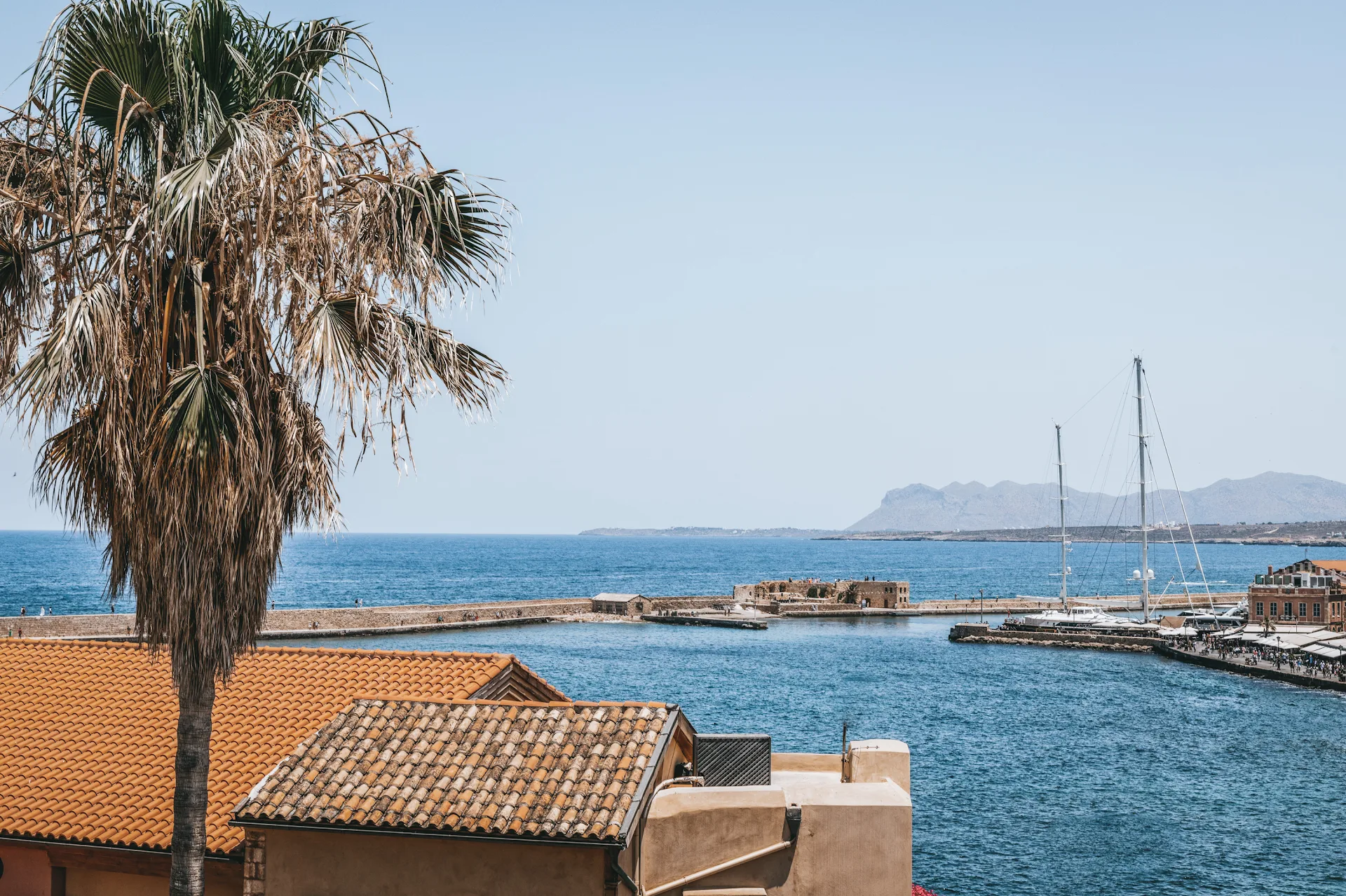 AZADE CHANIA