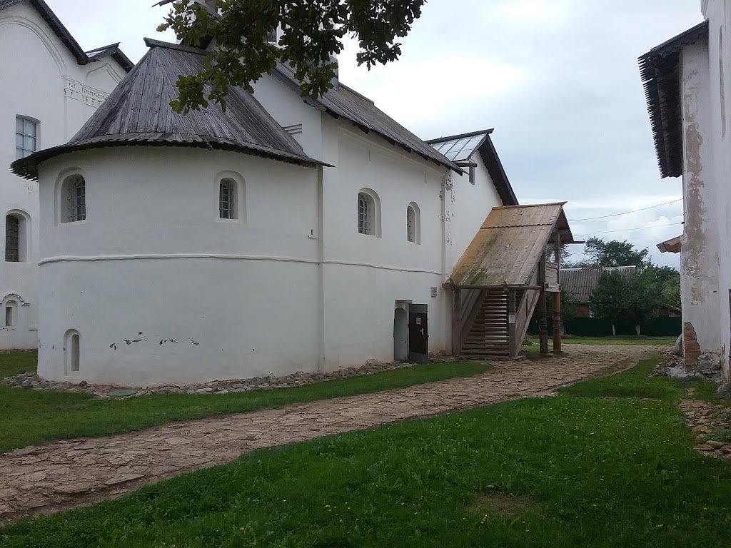 Новгород старая русса км. Улица Александровская Старая Русса. Александровская 5 Старая Русса. Спасо-Преображенский монастырь Старая Русса история. Улица Александровская 37 Старая Русса.