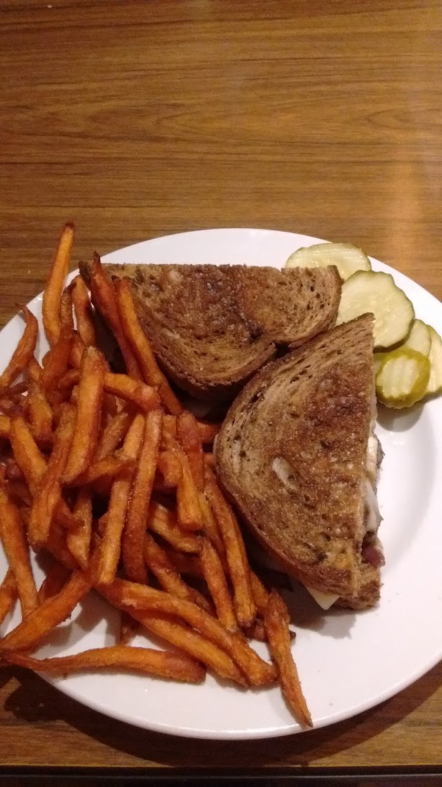 Boathouse Brew Pub