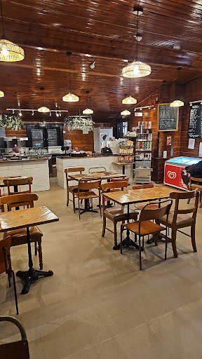 Lightwater Country Park Cafe Logo