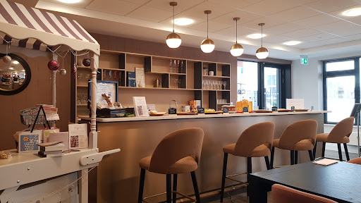 Bizzy Bees Cafe & Bistro - Thumbnail