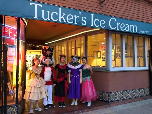 Tucker's Ice Cream Logo