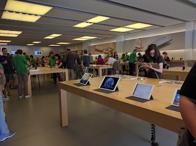 Photos of Apple Southlake Town Square