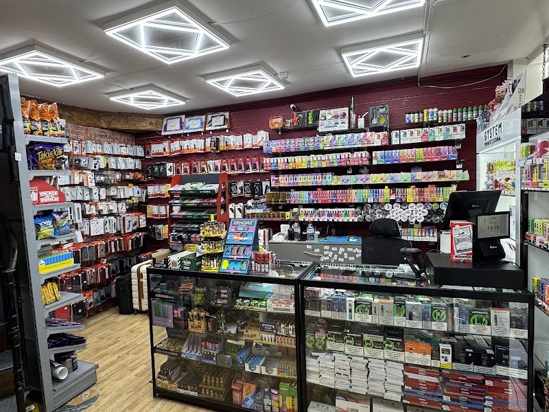 York Secure Luggage Storage/Bag Drop Point/PS4.49 per bag for 24 Hours /Walk-in, No Pre-Booking required. photo 3