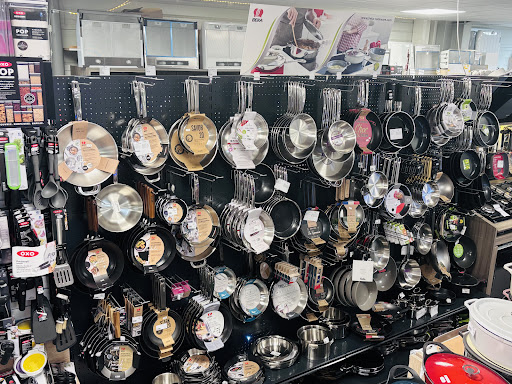 🍳✨ NOUVELLE PRÉSENTATION POÊLES CHEZ PULSAT LANNEMEZAN ! ✨🍳

🔥 ET POUR L’OCCASION, PROFITEZ DE -30 % SUR UNE SÉLECTION DE POÊLES ! 🔥

Découvrez notre nouvelle présentation avec de grandes marques 🤩 :

🔸 BEKA
🔸 de Buyer 🇫🇷
🔸 WMF
🔸 GreenPan 🌱
🔸 Et bien d’autres encore !

Que vous soyez à la recherche d’une poêle inox, antiadhésive, compatible induction ou simplement envie de renouveler votre équipement, vous trouverez forcément votre bonheur ! 👨‍🍳🍳

💥 Une sélection de qualité à prix réduit : c’est le moment d’en profiter !

📍 Rendez-vous dans votre magasin Pulsat Lannemezan 🛍️

⚠️ Offre valable sur une sélection de produits, dans la limite des stocks disponibles.

#PulsatLannemezan #Poêles #Promotion #Moins30 #Cuisine #BEKA #deBuyer #WMF #GreenPan #BonnesAffaires