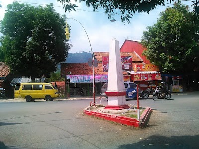 Photos of Tugu Pertigaan Leuwimunding