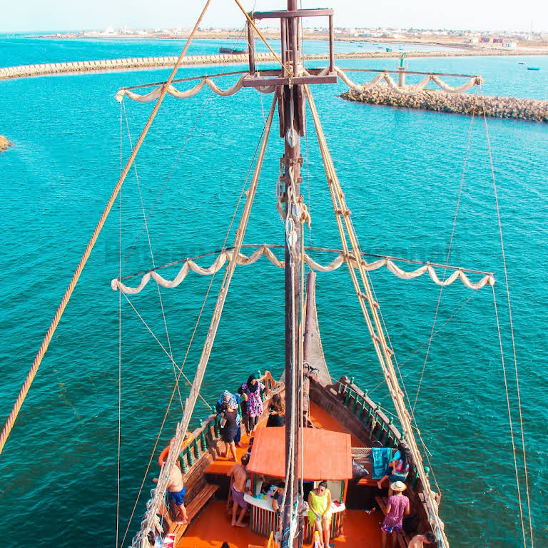 Balade en mère sur Bateau Pirate - Djerba Excursion