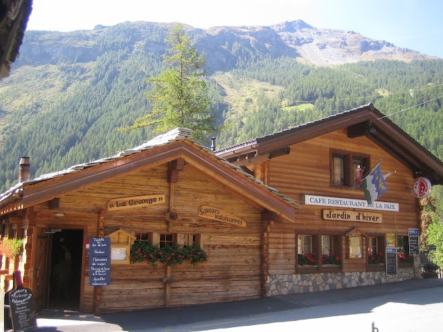 Restaurant de la Paix Bar à vins la Grange Henri Georges