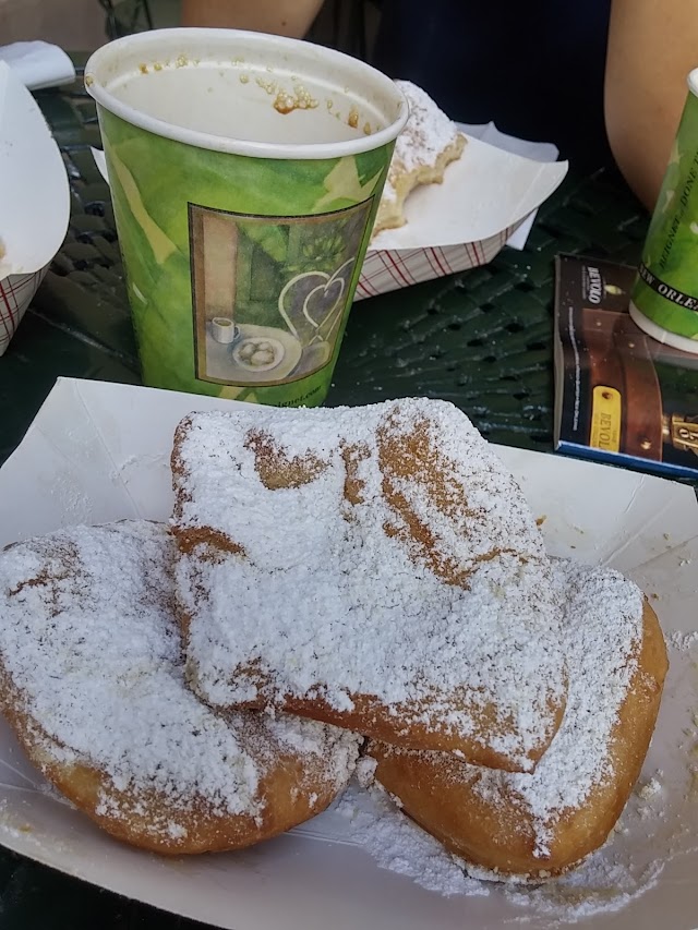 Cafe Beignet, Bourbon Street