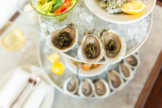Queen's Raw Bar & Grill by null