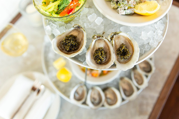 Queen's Raw Bar & Grill by null
