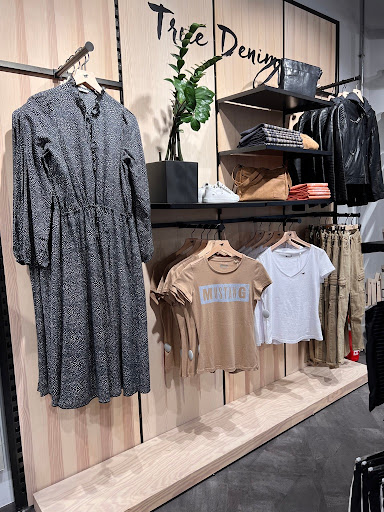 Mustang Store Augsburg - Thumbnail