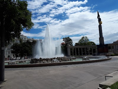 Johannes Brahms Monument