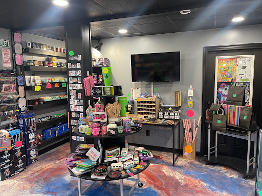 Old Headz Glass Shop - Thumbnail