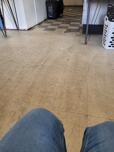 Waynesville Plaza Laudromat - Thumbnail