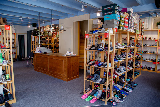 SCHOENEN OUTLET 17 TOT 47