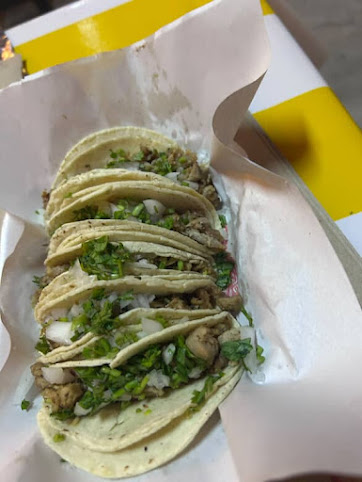 TAQUERIA LOCAL "Los malmodientos" by null