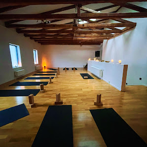 Jord Yoga Hollands Gaard 10, 2 sal, 4800 Nykøbing Falster, Danmark