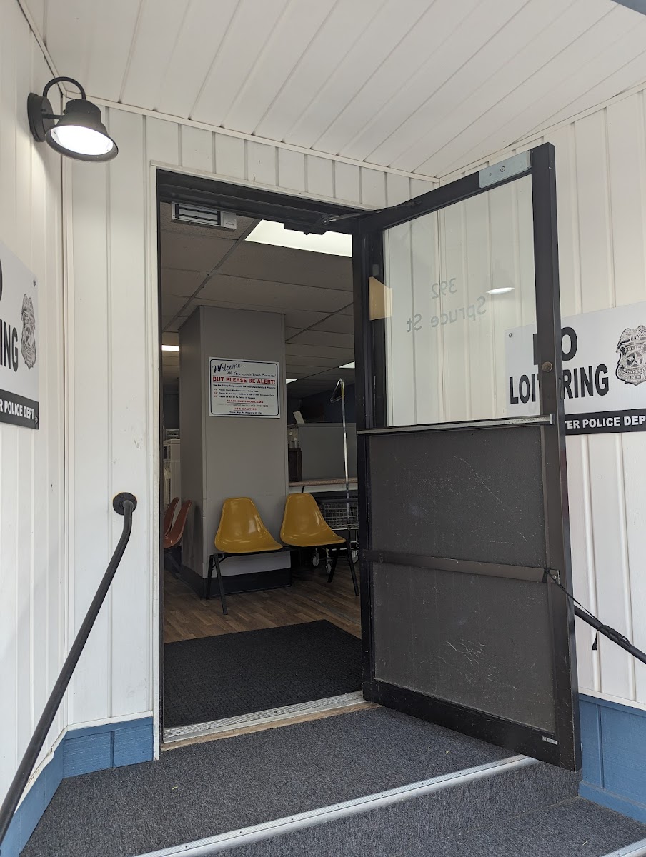 Spruce Street Laundromat facility with washing machines in Manchester