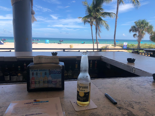Logan's Beach Bar - Visual