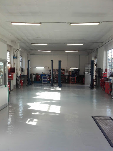 Garage 2001 Di Bronzino Giuseppe - Thumbnail