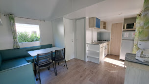 Photo n°8 de Camping du Lac de Carouge à Saint-Pierre-d'Albigny (Terrain pour camping-cars)