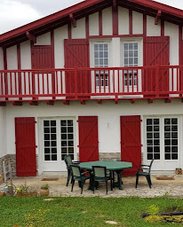 Photo n°17 de •V.A Peinture • Extérieur // Intérieur // revêtement de sol et mur / placo à Anglet (Peintre en bâtiment)