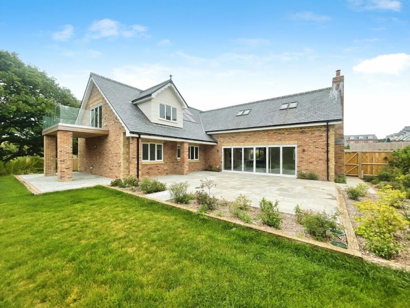 Elliott Lincoln Estate Agents photo 3