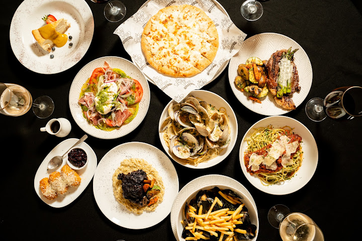 BISTRO MARTI by null