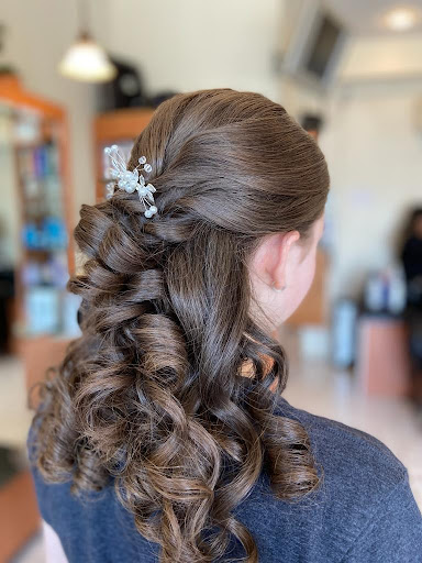 Gina Hairstylist - Thumbnail