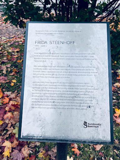 Frida Steenhoff Statue