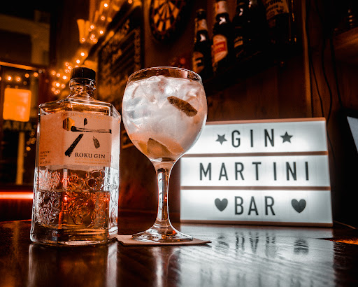 Gin Martini Cocktail Bar