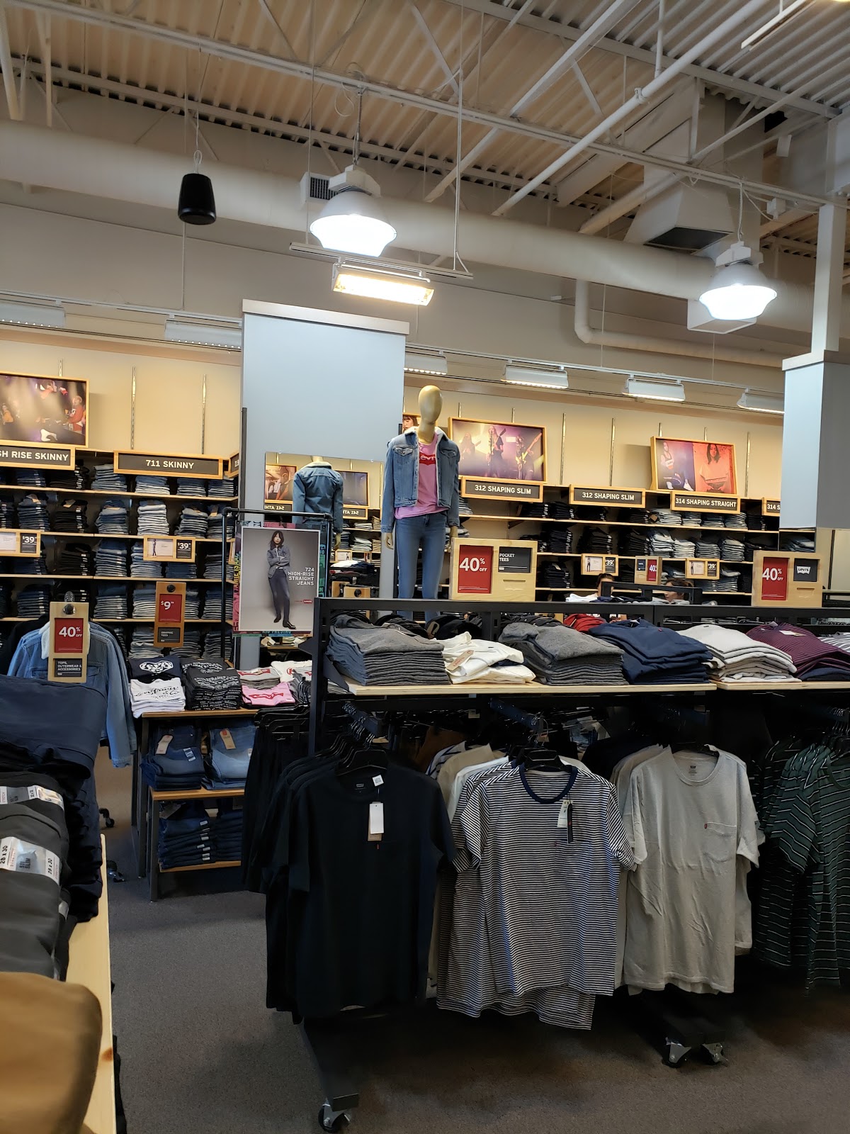 Tripify - Levi's Outlet Store, Barstow