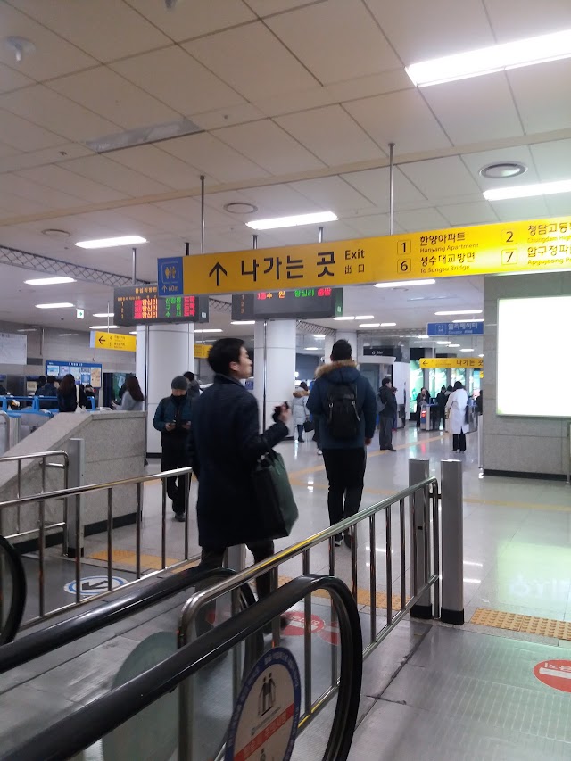 Apgujeong-rodeo Station (K212)