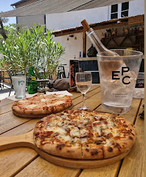 Photo n°16 de Le café des poupées Cave à Cigare à Riorges (Restaurant)
