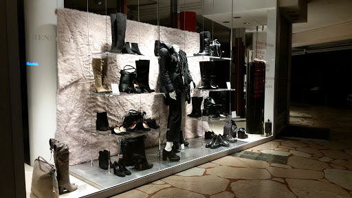 Mengotti Boutique calzature, borse e abbigliamento a Maragnole