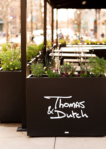 Thomas & Dutch by null