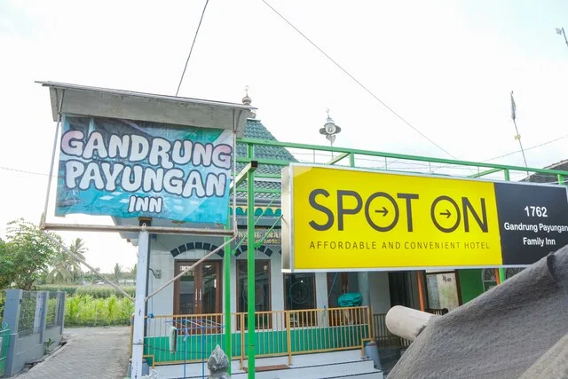 SPOT ON 1762 Gandrung Payungan Family InnNearStasiun Banyuwangi Kota