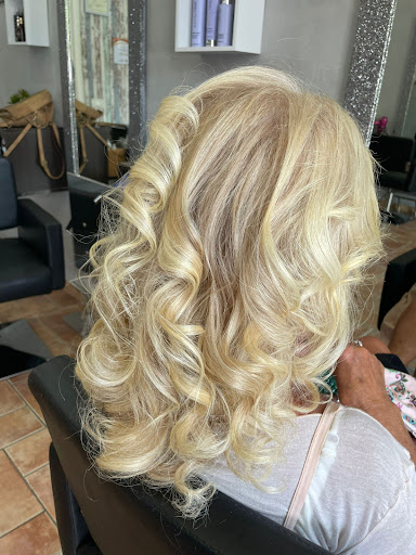 Luxury parrucchiera follonica Di Michela Lombardi