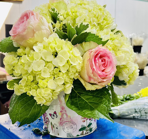 Kayla's Cut Flowers Florist - Thumbnail