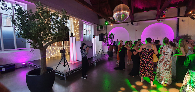 Kinky LDN :Professional Mobile Dj Service