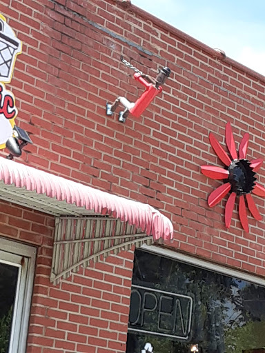 Sam's Recycled Art - Thumbnail