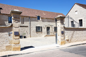Photo n°25 de Le Charles V - Maison de vins - Chambres et table d'hôtes - Piscine - Meursault - Meilleur tarif garanti sur notre site. à Meursault (Établissement vinicole)