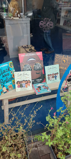 Bear Bookshop - Visual