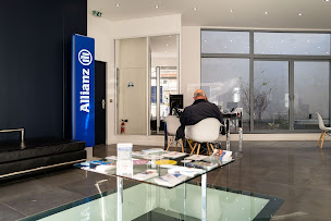 Photo n°9 de Allianz Assurance BOULOGNE BILLANCOURT - Ag LACORRE ASSOCIES à Boulogne-Billancourt (Compagnie d'assurance moto)