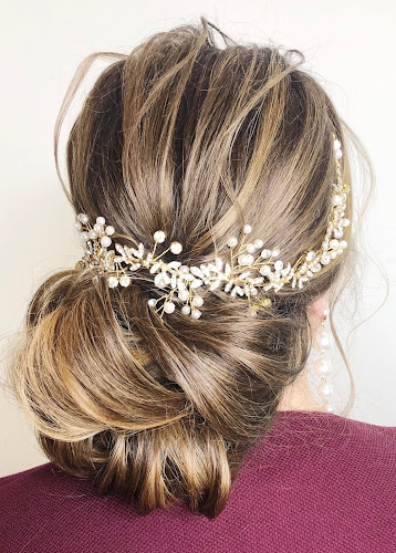Anna - Hair & Make-Up Artist
