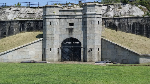Fort Hancock - Visual