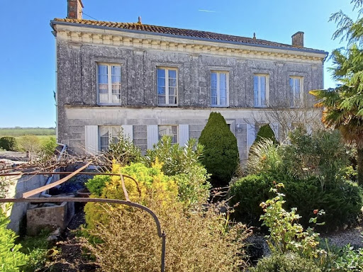 C’est une magnifique maison de 1870, en face de la...